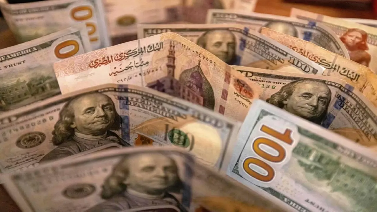 الدولار يقترب من ذروته الأسبوعية وسط ترقب بيانات الاستهلاك الشخصي